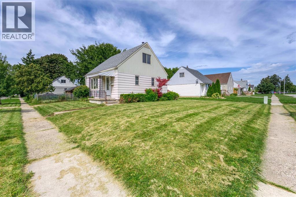 734 ELM AVENUE - Photo 4
