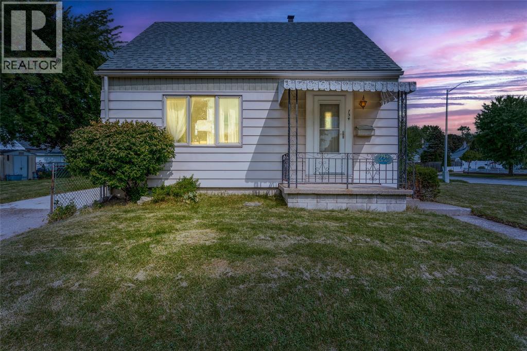 734 ELM AVENUE - Photo 2