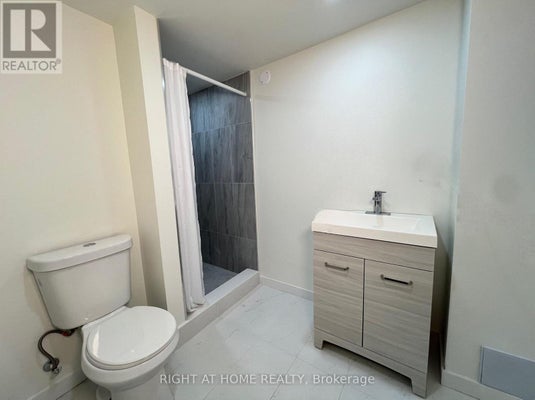 62 Mcclenny Dr, Aurora (Aurora Highlands), ON 2