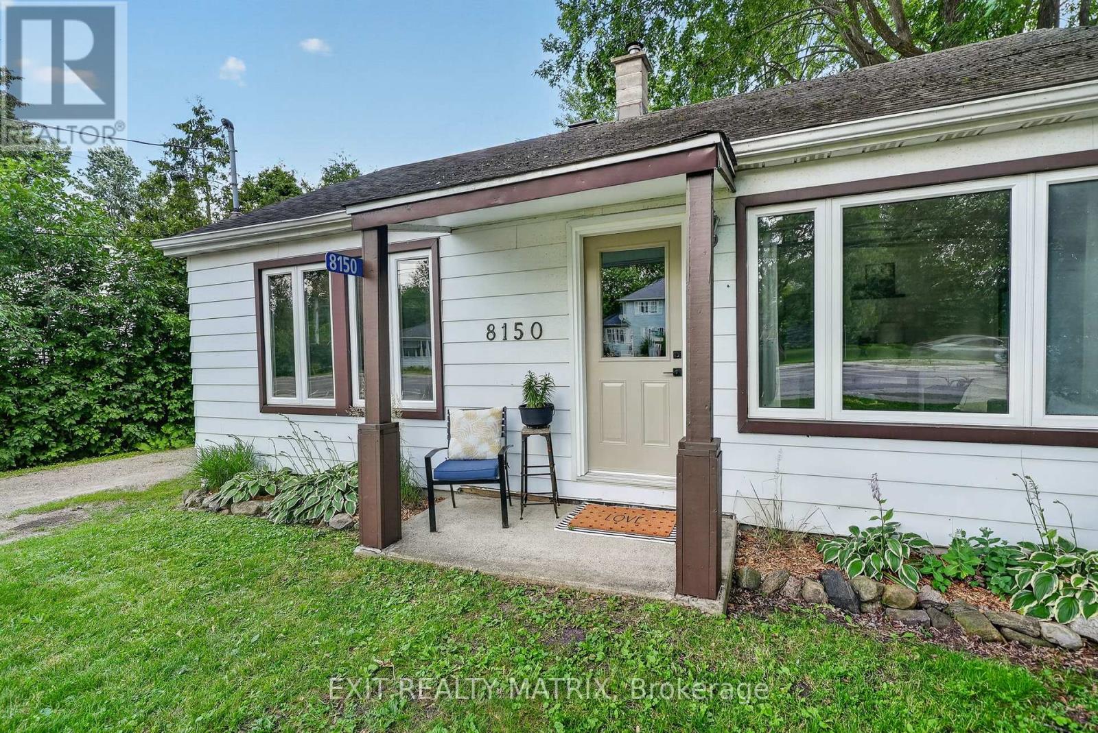 8150 VICTORIA STREET - Photo 2