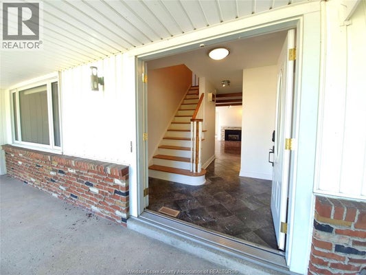 6711 Riverside Dr E, Windsor, ON 5