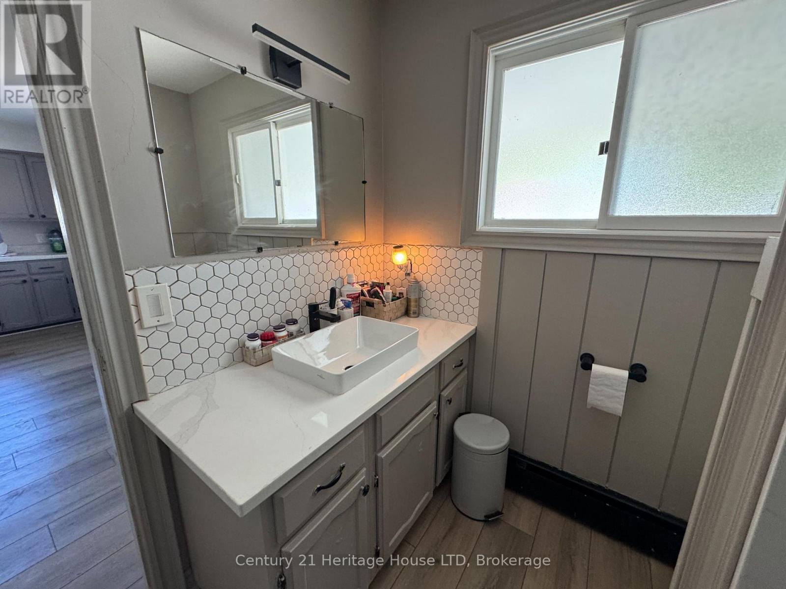 UNIT 1 - 1022 RIDGE ROAD