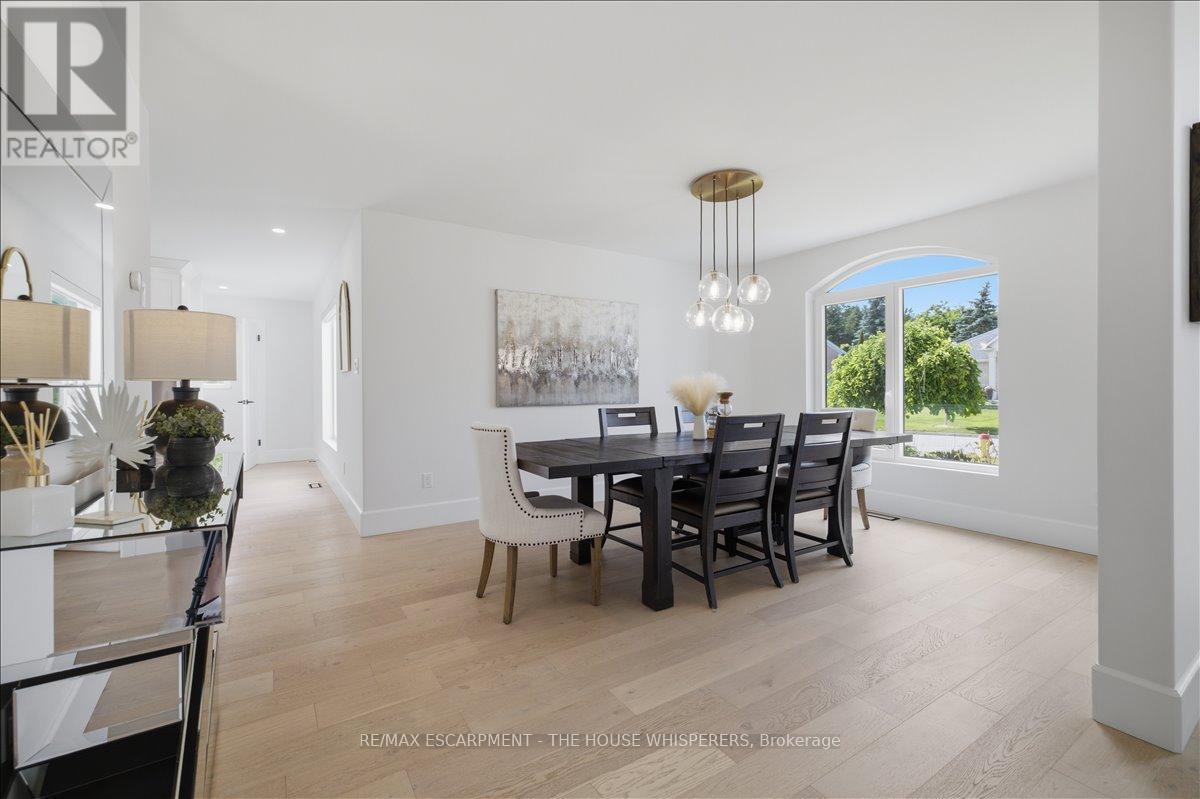 521 FALCONRIDGE CRESCENT