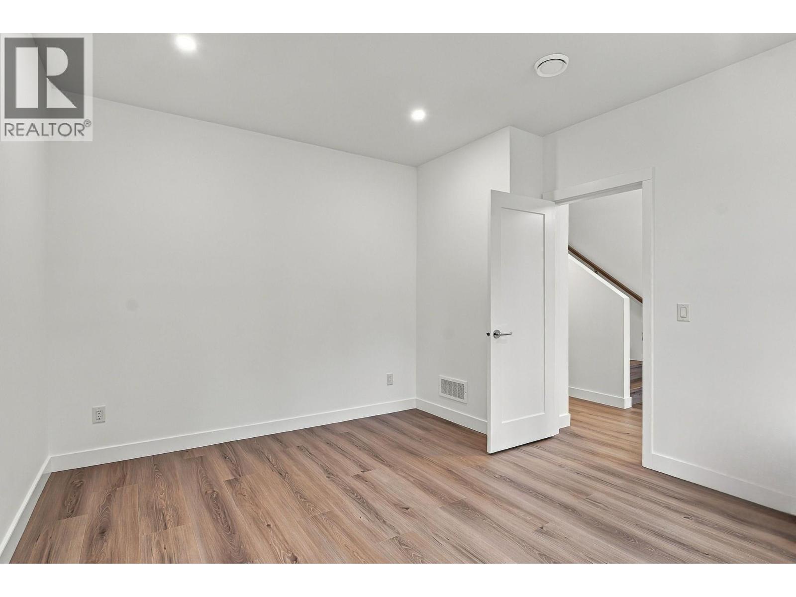 491 Clifton Road N