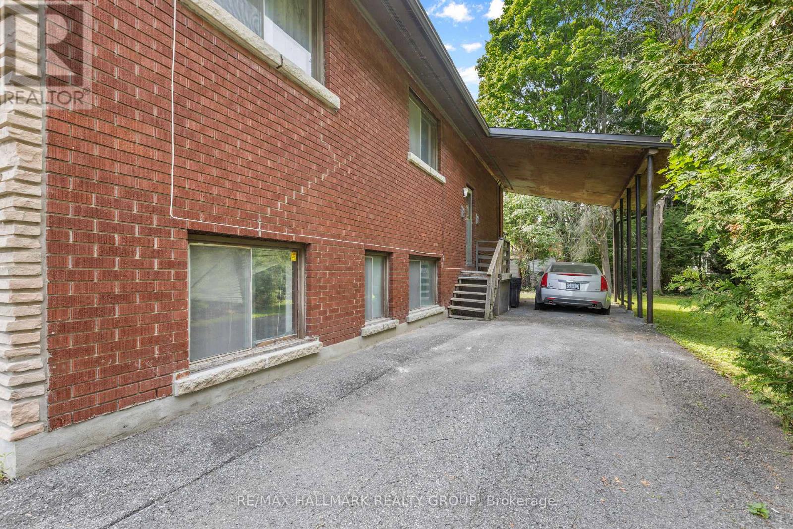 492 VERNON AVENUE