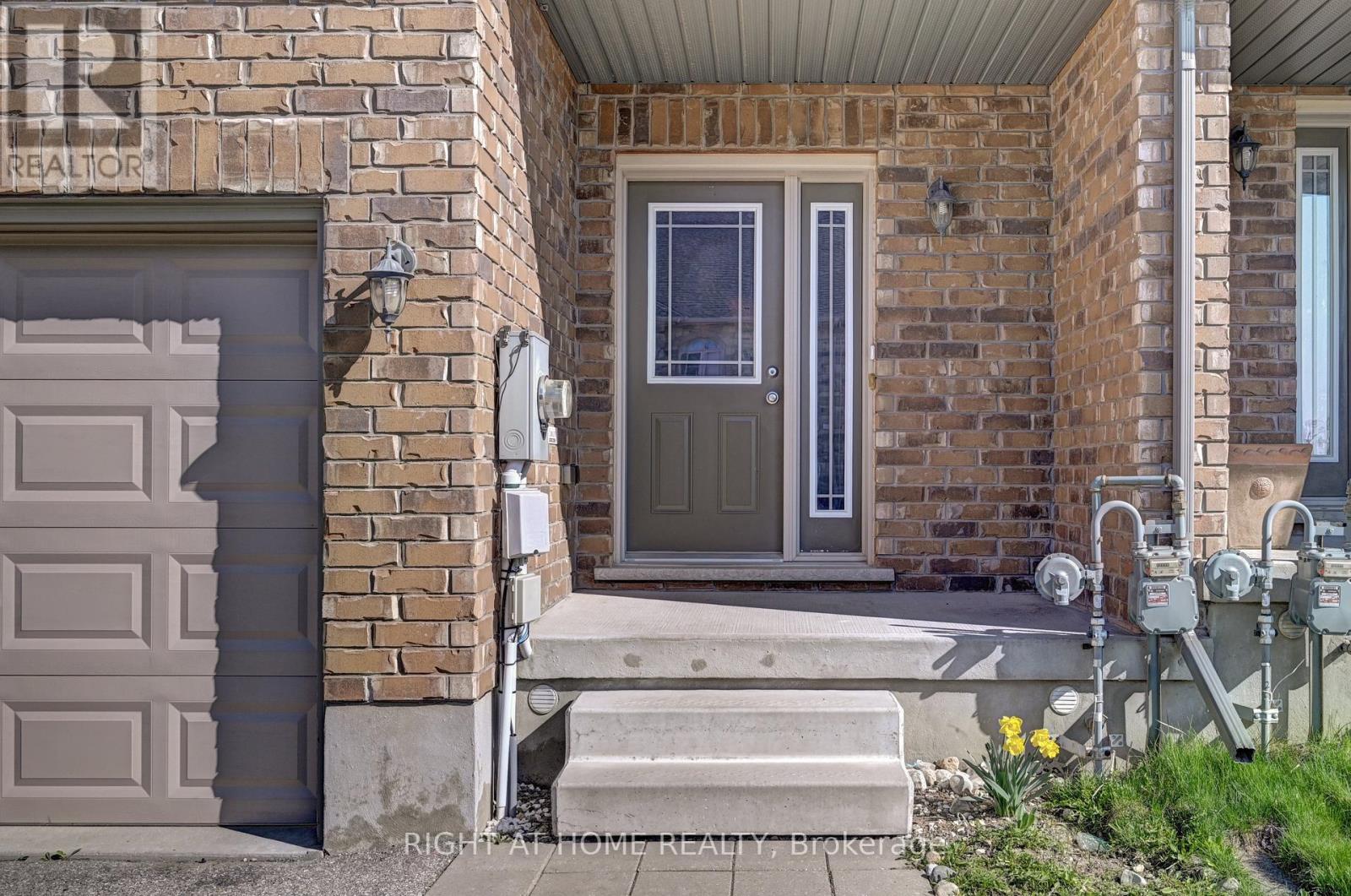 33 MUSSEN STREET