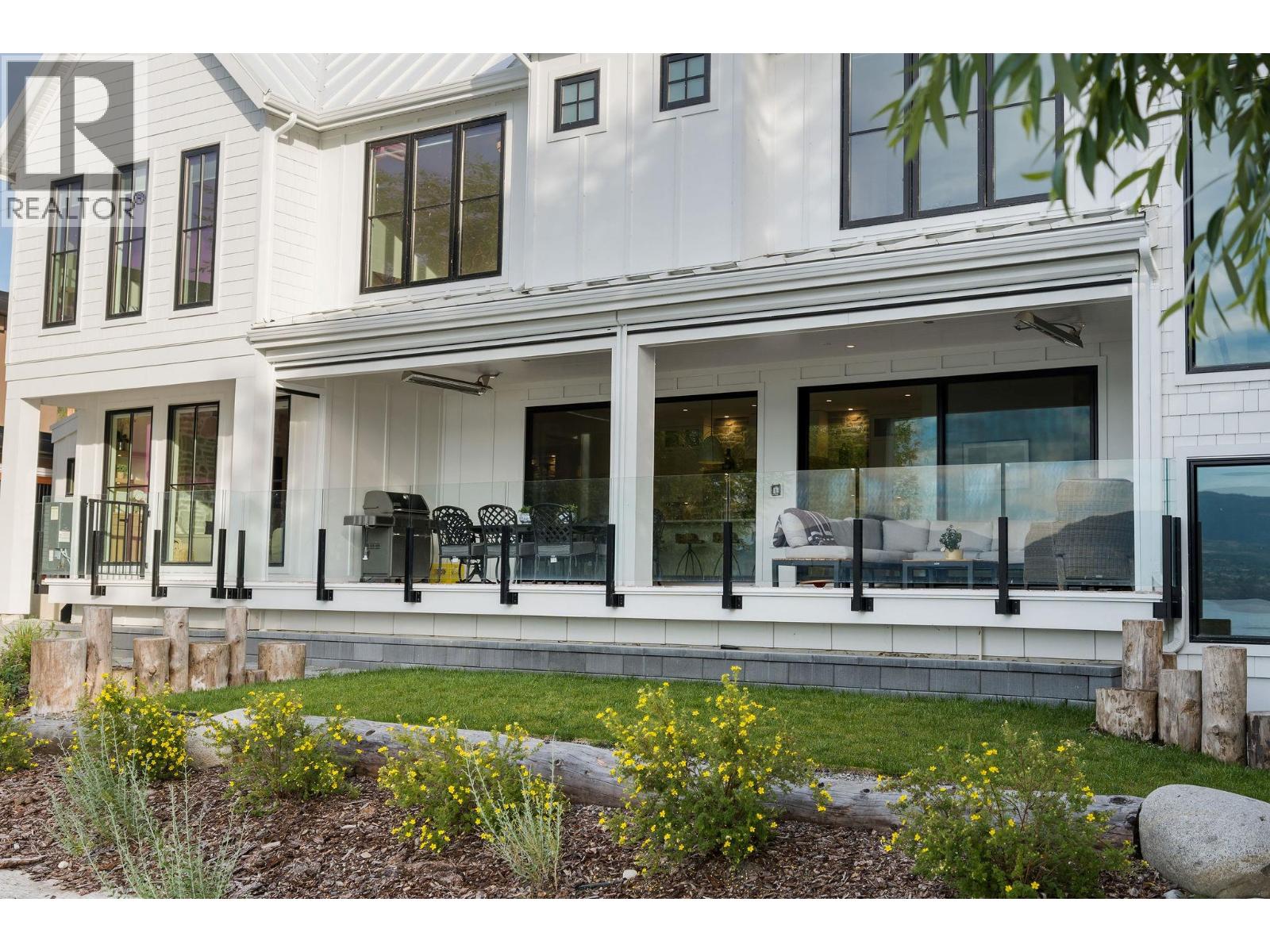 5268 Lakeshore Road