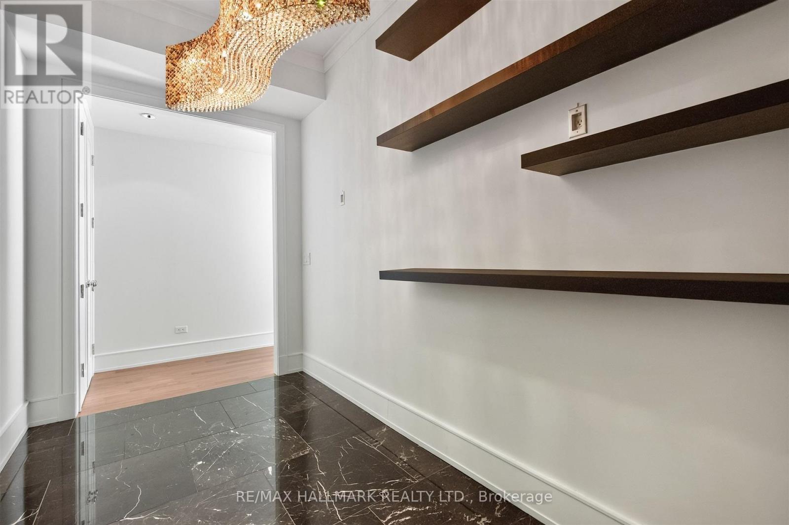 2306 - 183 WELLINGTON STREET W