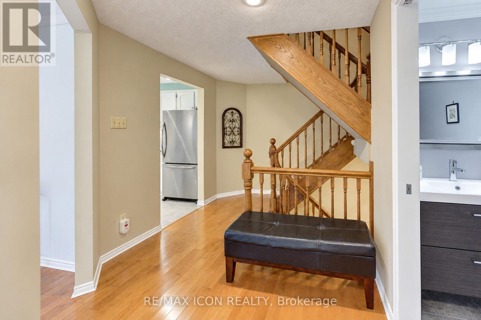 3 - 406 CRAIGLEITH DRIVE