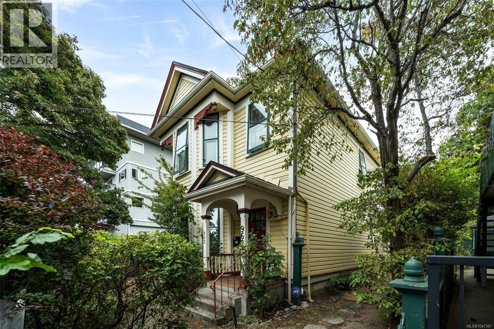962 Fairfield Rd