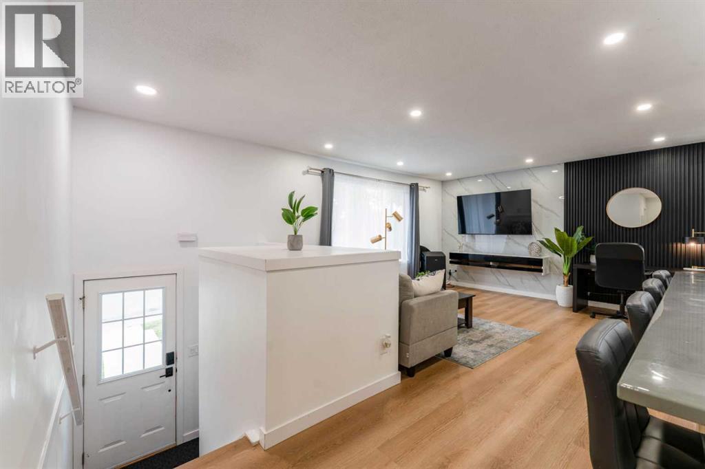 1135 penrith Crescent SE
