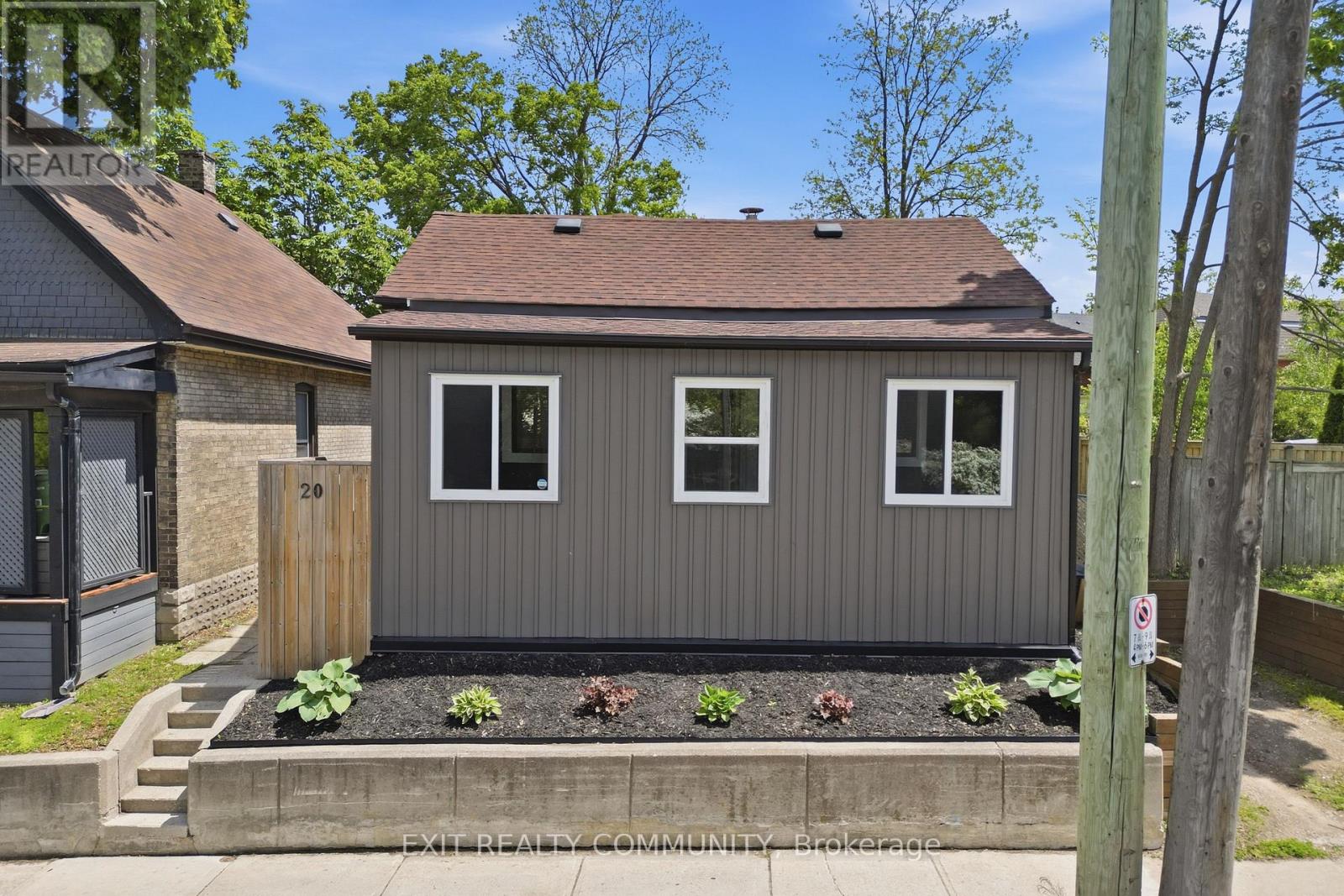 20 WHARNCLIFFE ROAD S - Photo 2