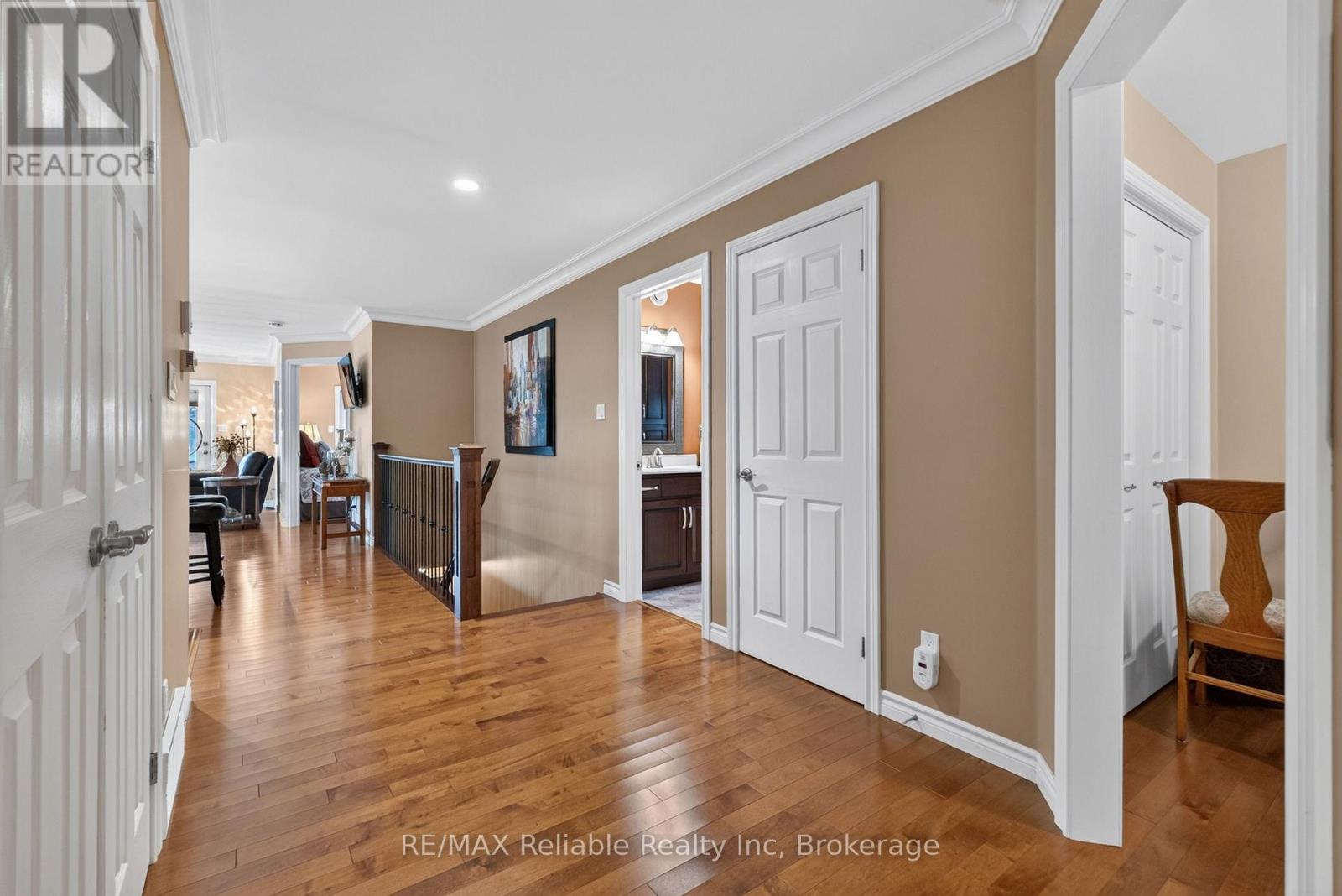 217 BETHUNE CRESCENT