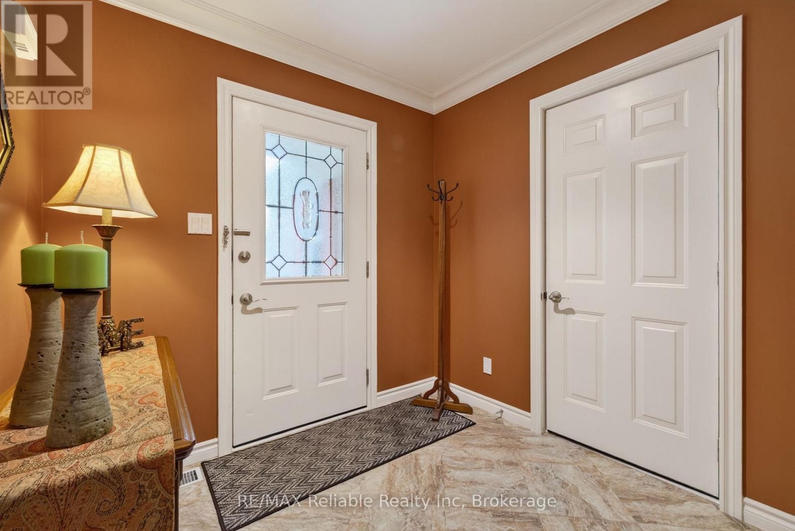 217 BETHUNE CRESCENT