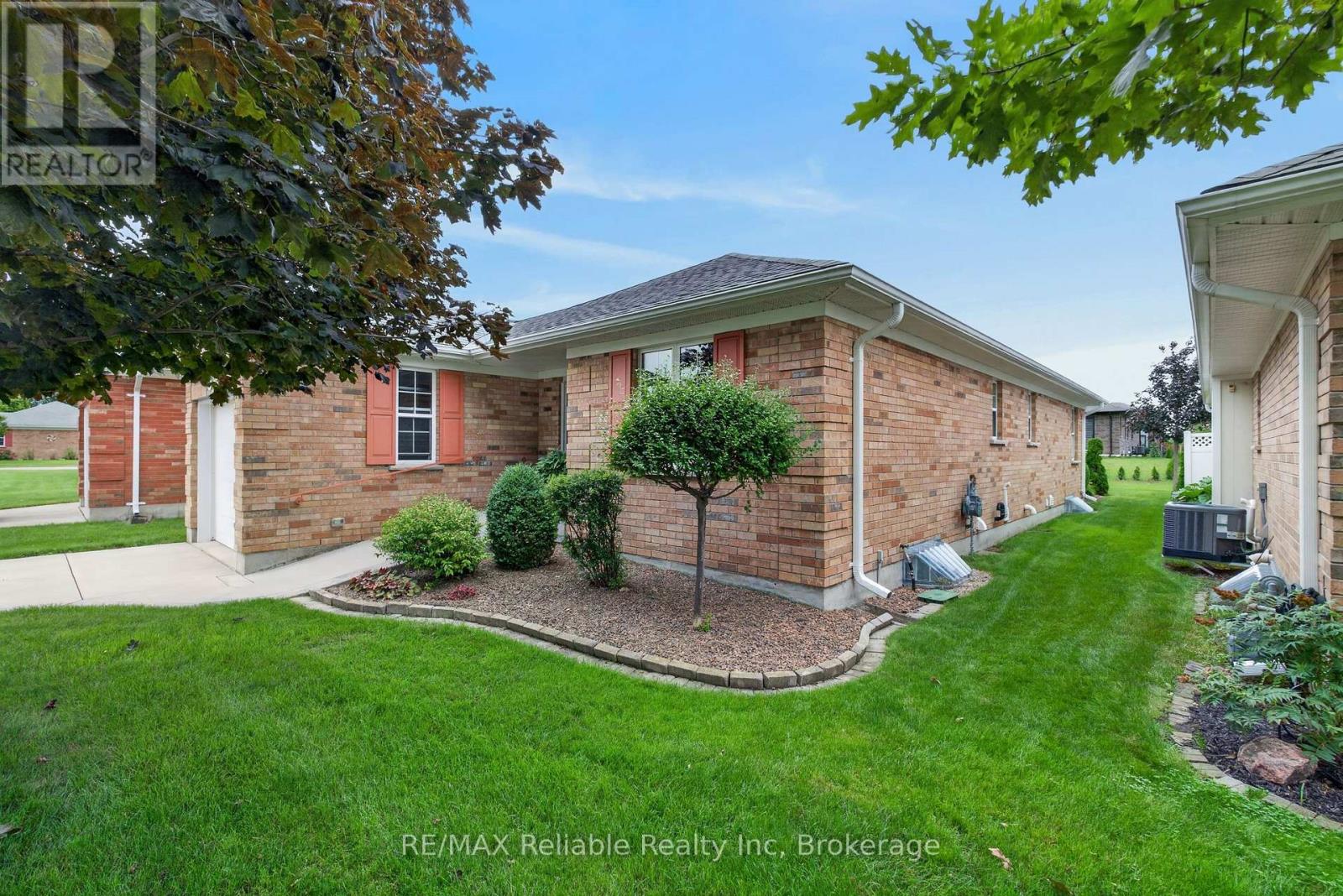 217 BETHUNE CRESCENT