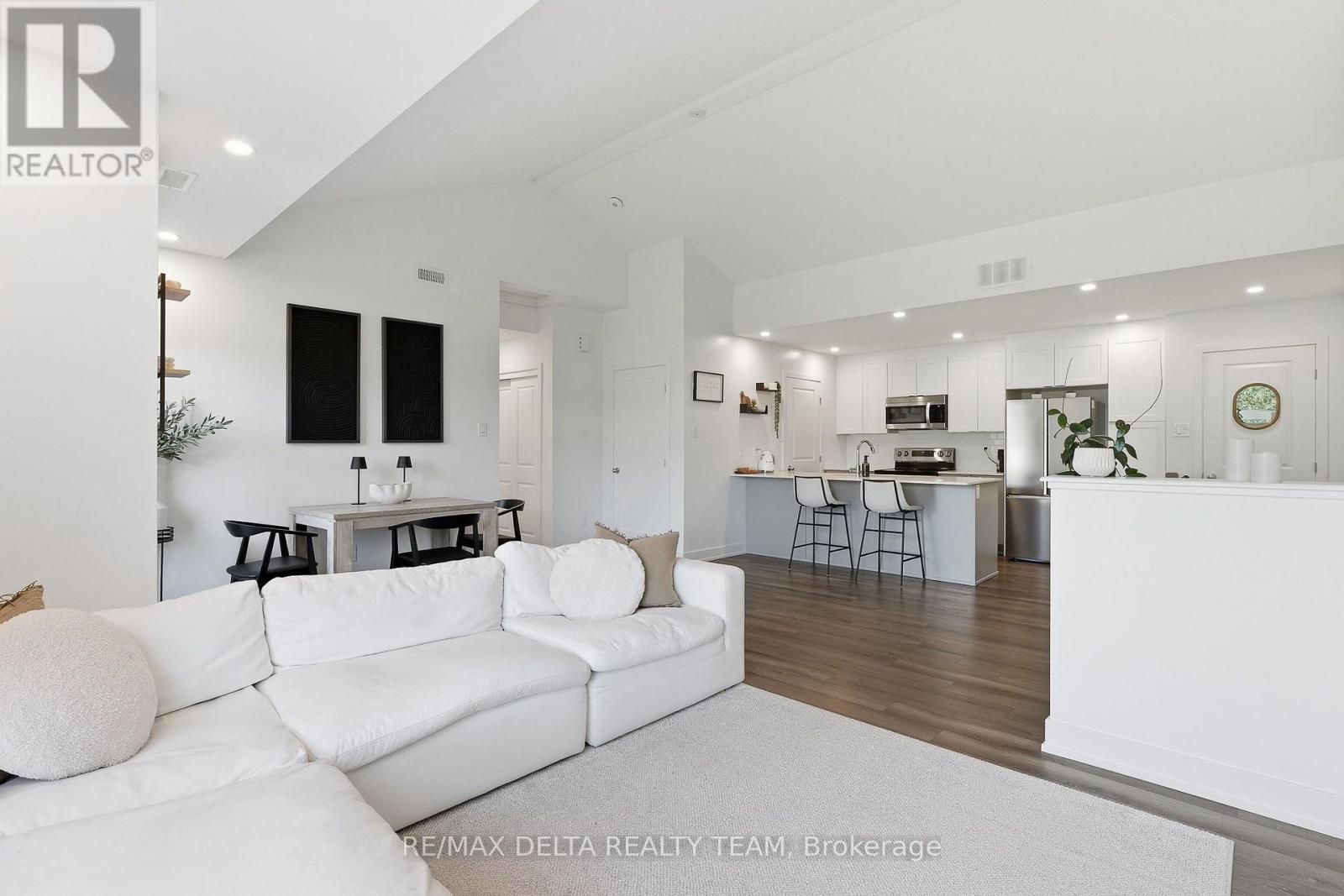 13 - 400 C ROLLING MEADOW CRESCENT