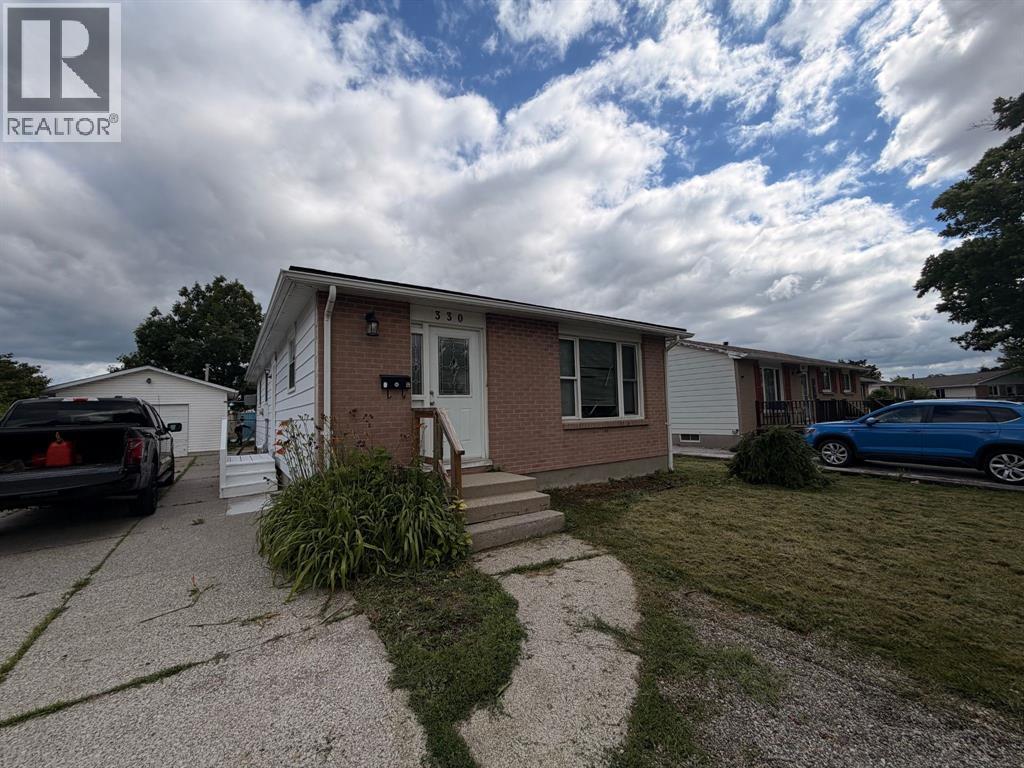 330 Somerset CRESCENT - Photo 2