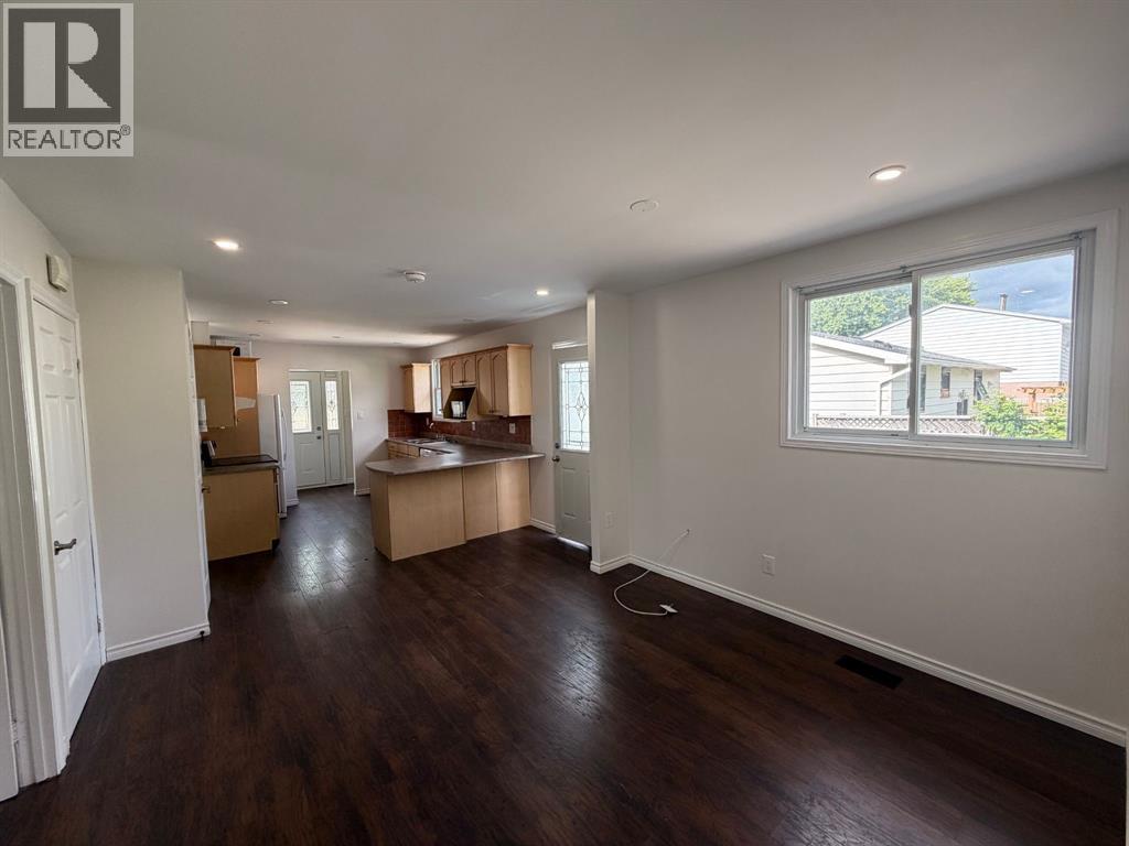 330 Somerset CRESCENT - Photo 3