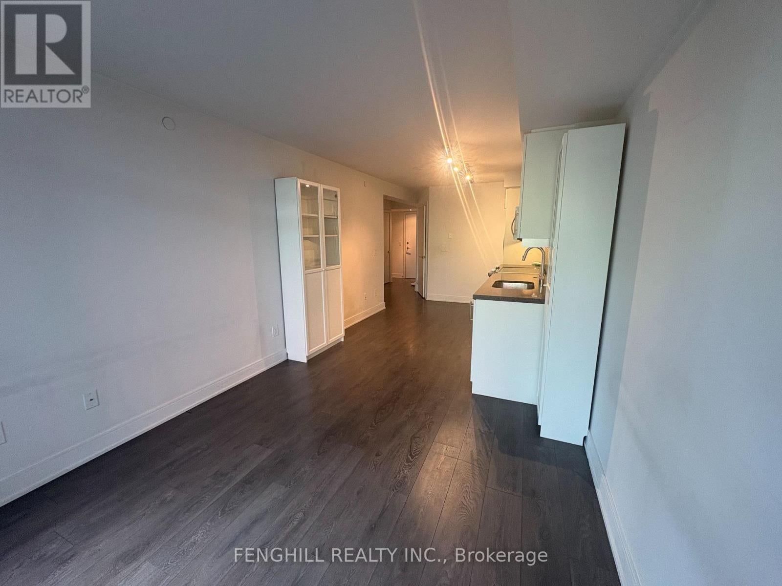 322 - 525 ADELAIDE STREET W
