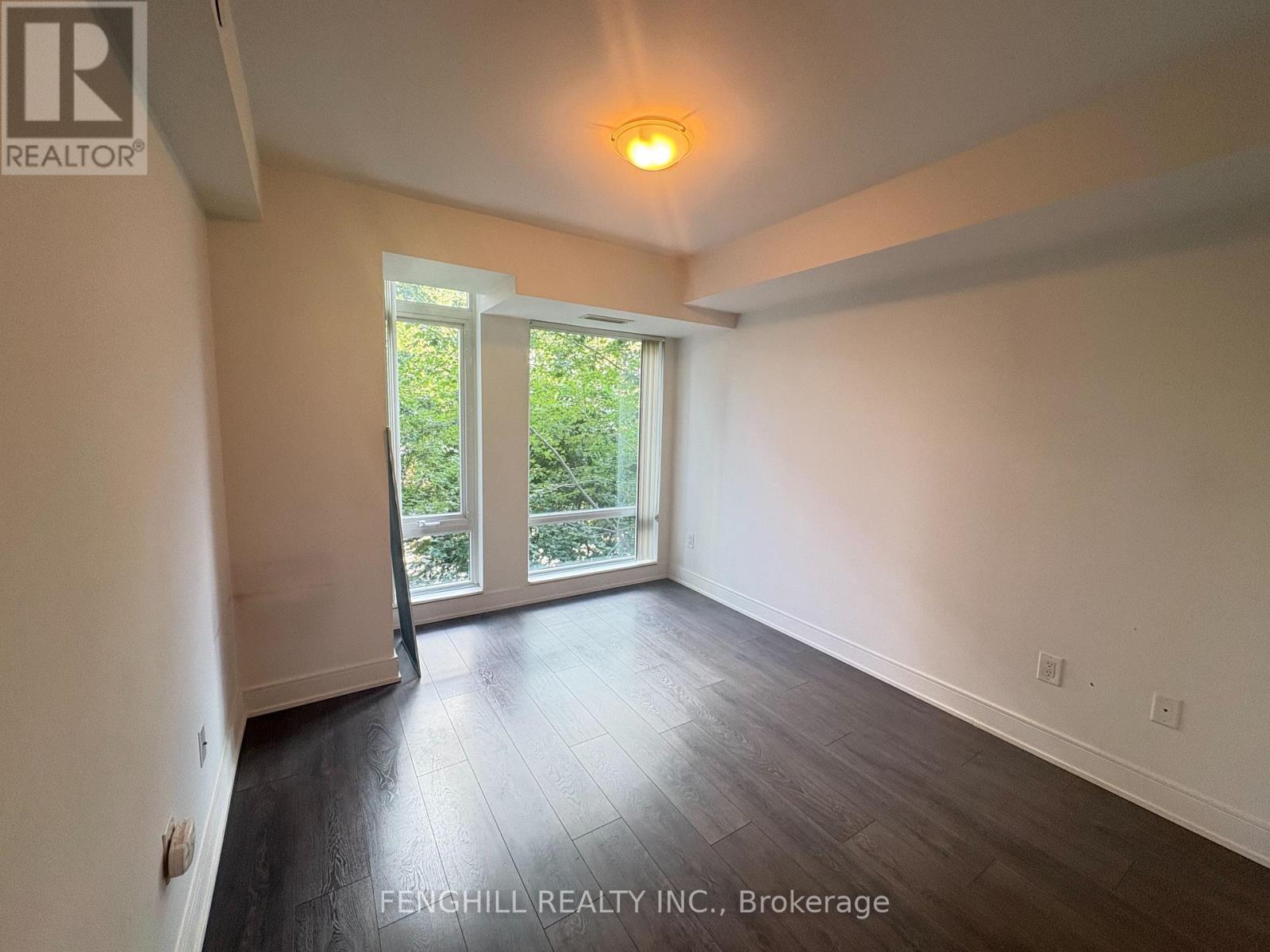 322 - 525 ADELAIDE STREET W