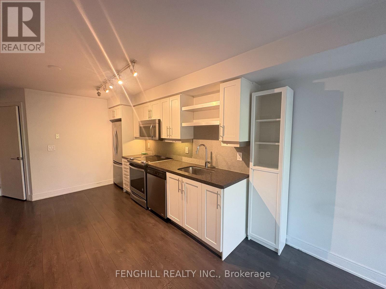 322 - 525 ADELAIDE STREET W