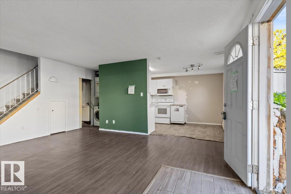 #108A 14520 52 ST NW