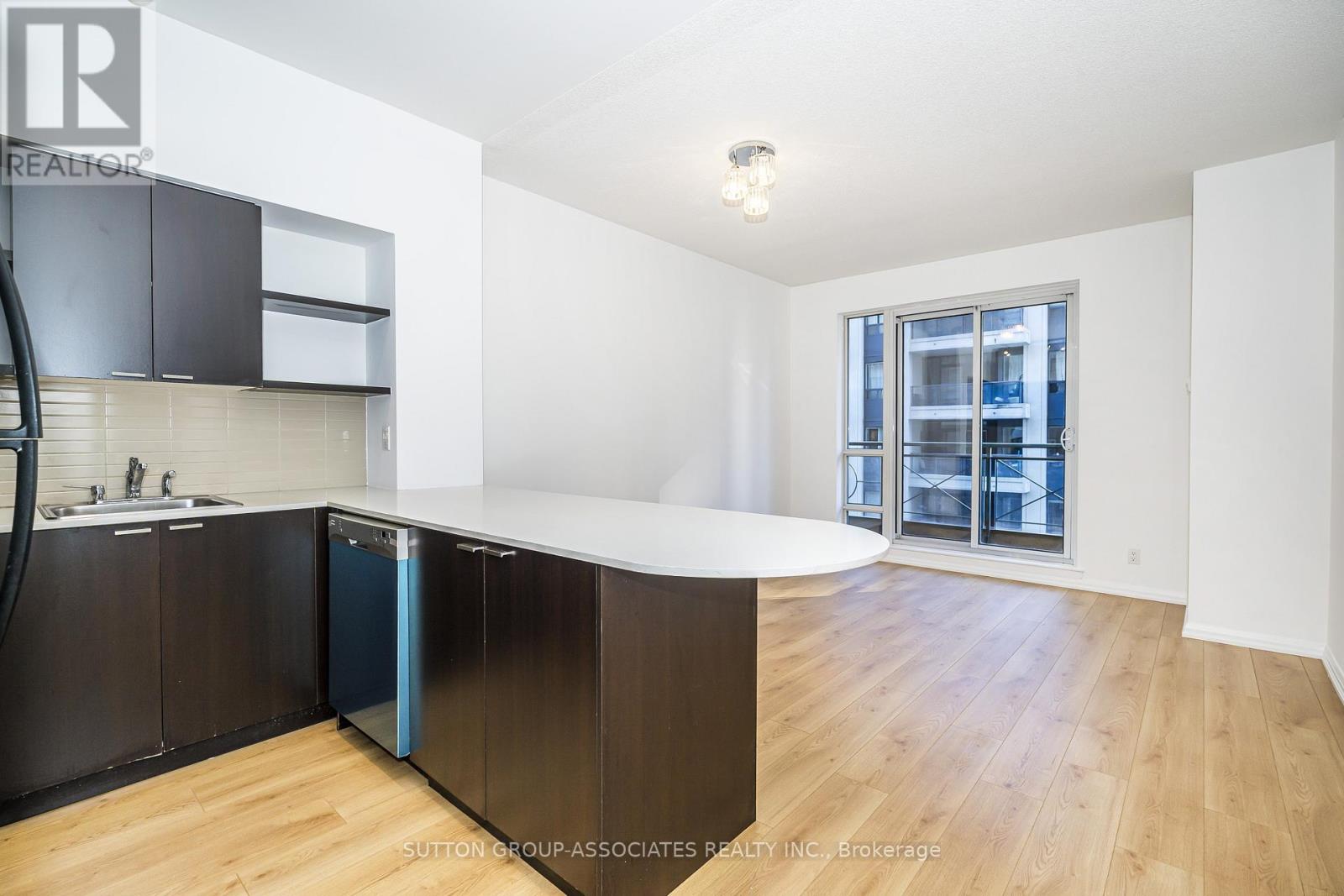 1110 - 35 HAYDEN STREET