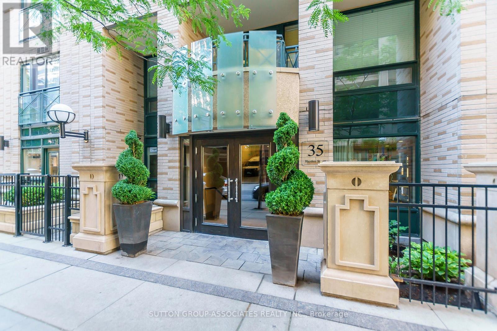 1110 - 35 HAYDEN STREET
