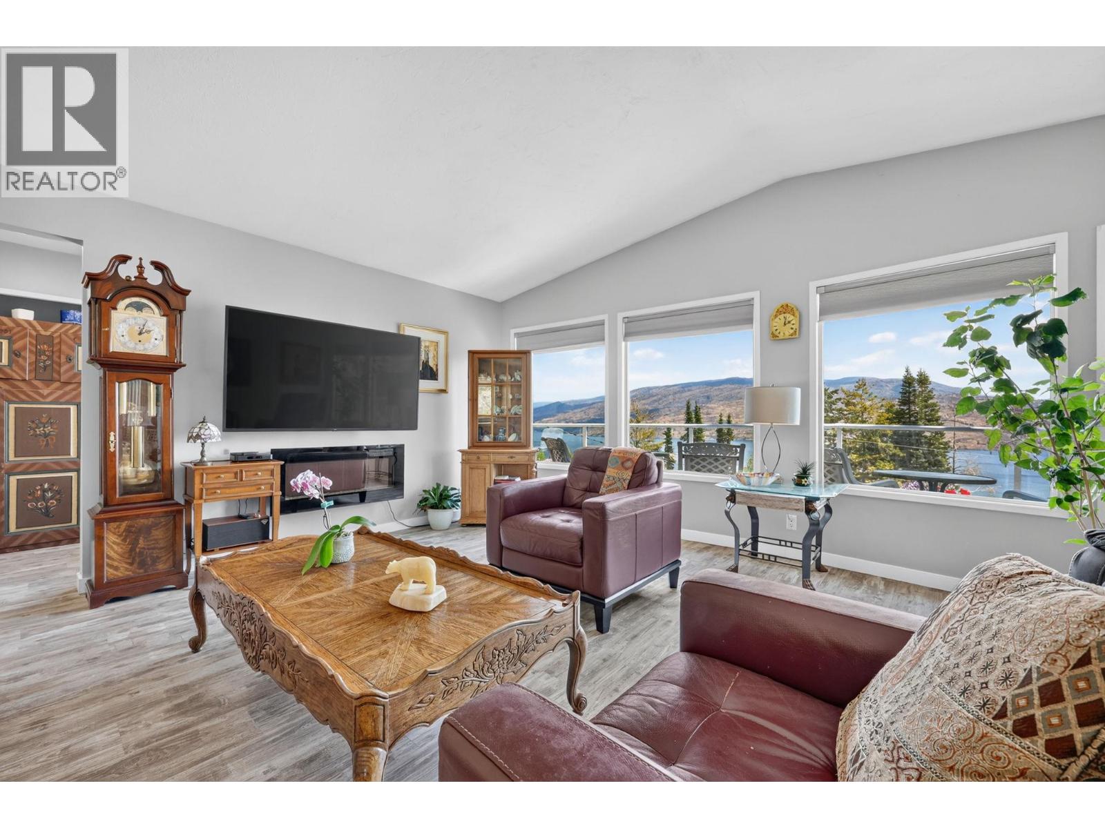 5868 MacGREGOR Road