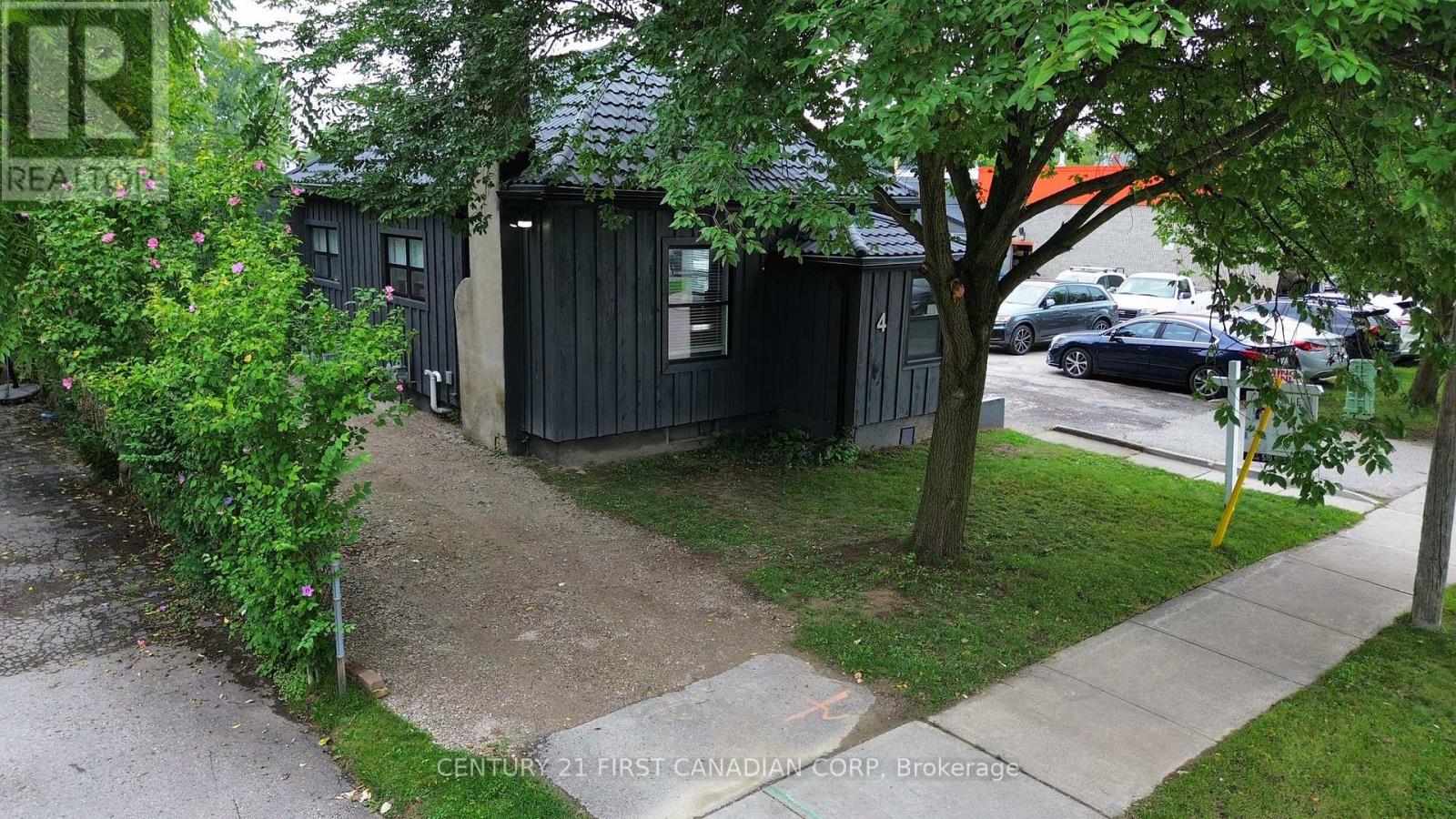 4 ELMWOOD PLACE
