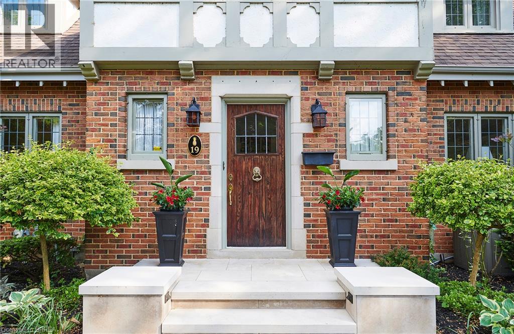 19 INWOOD Drive