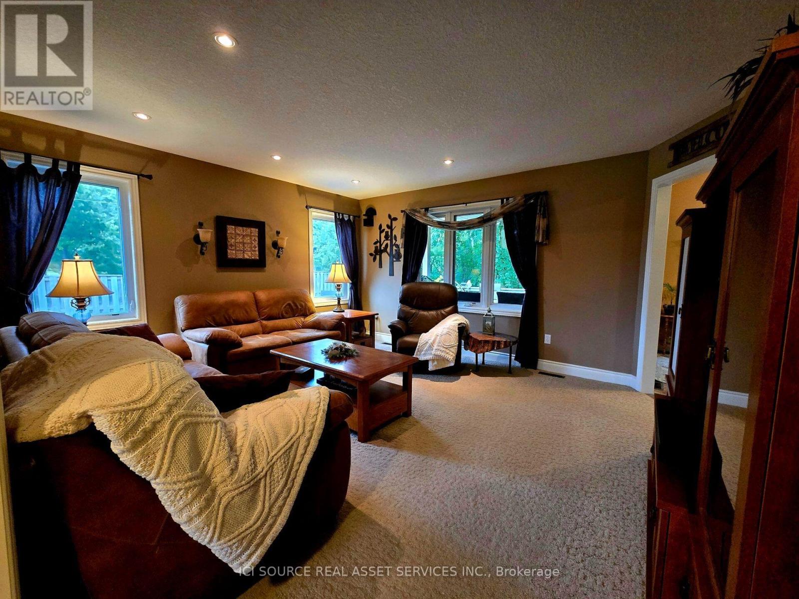 5 FAIRFIELD DRIVE