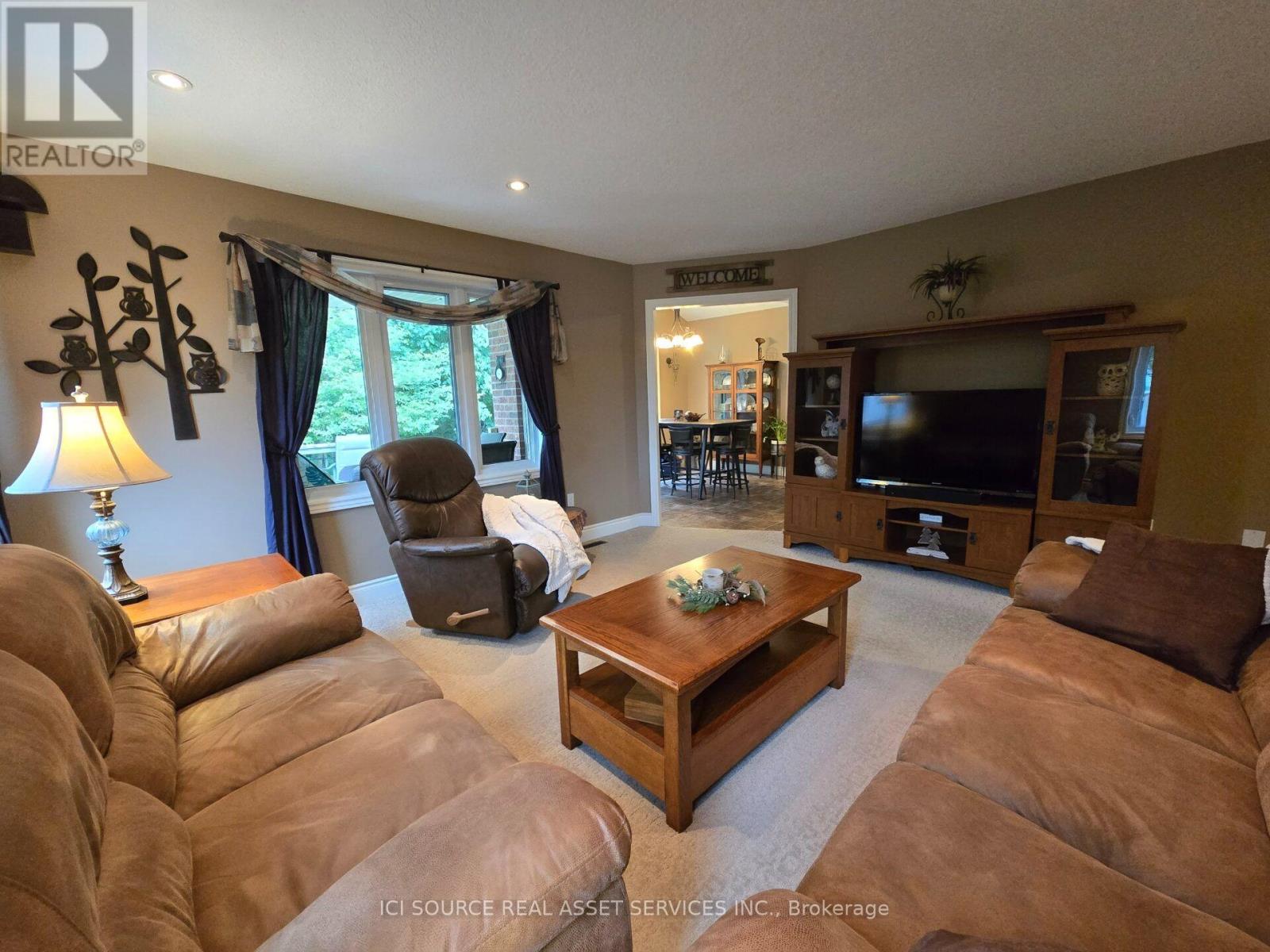 5 FAIRFIELD DRIVE