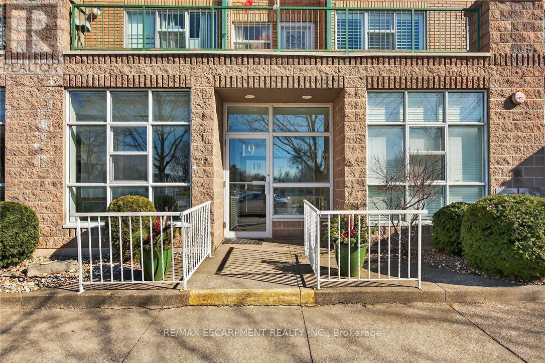 303 - 19 LAKE AVENUE S