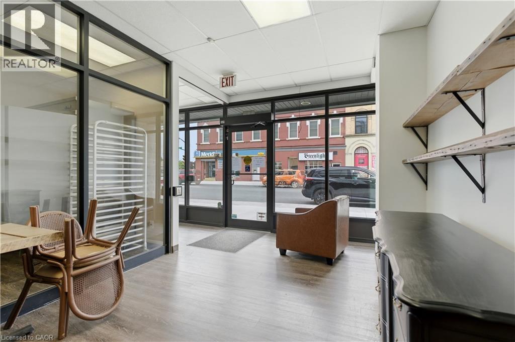 389 DUNDAS Street