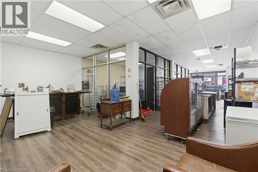 389 DUNDAS Street