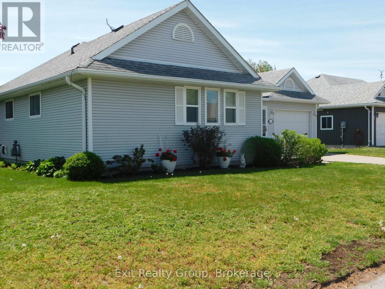 5 EMPIRE BOULEVARD - Photo 4