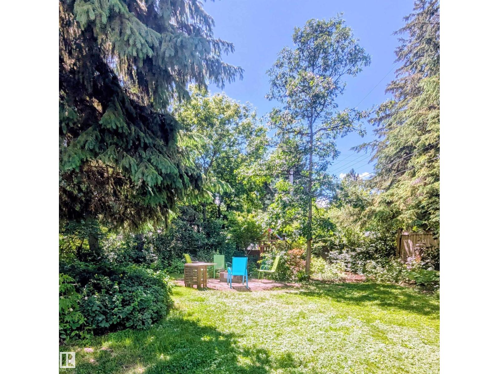 8 GARLAND PL