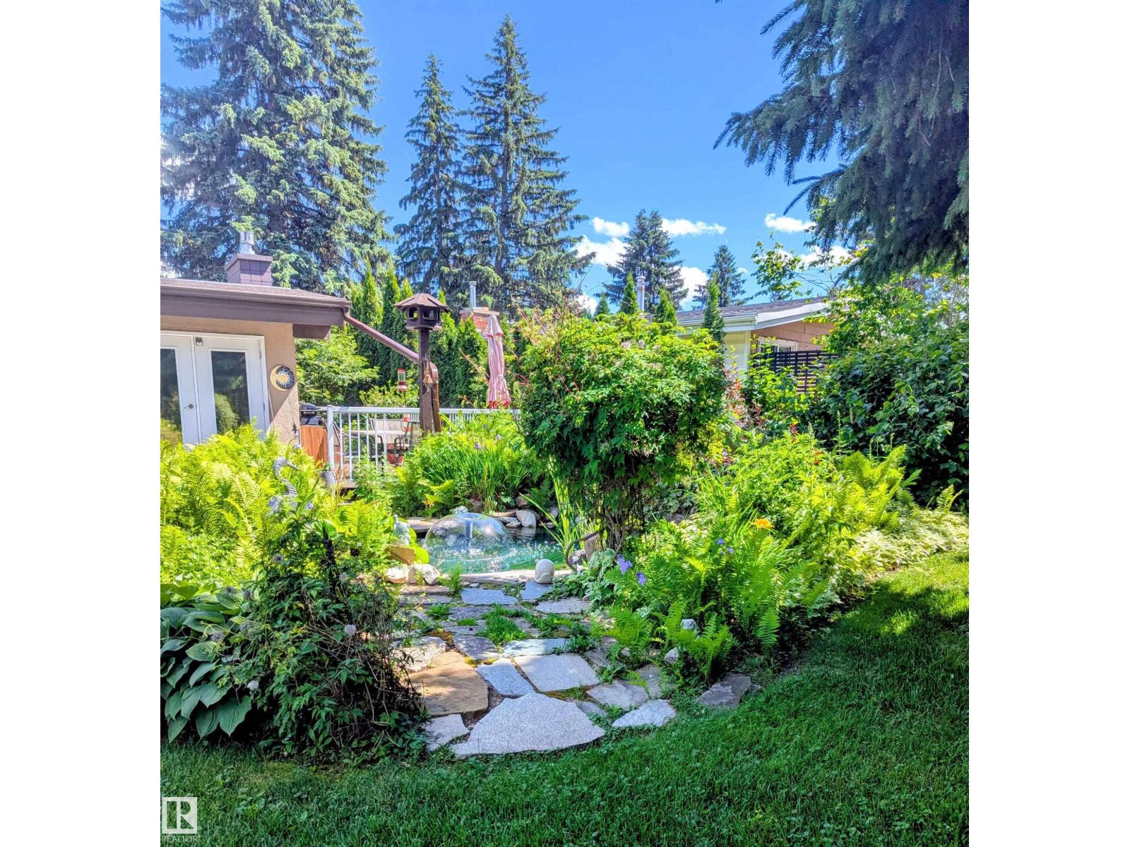 8 GARLAND PL
