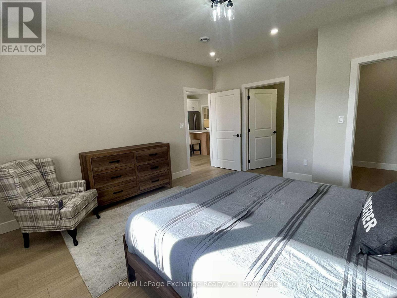4 MERCEDES CRESCENT N