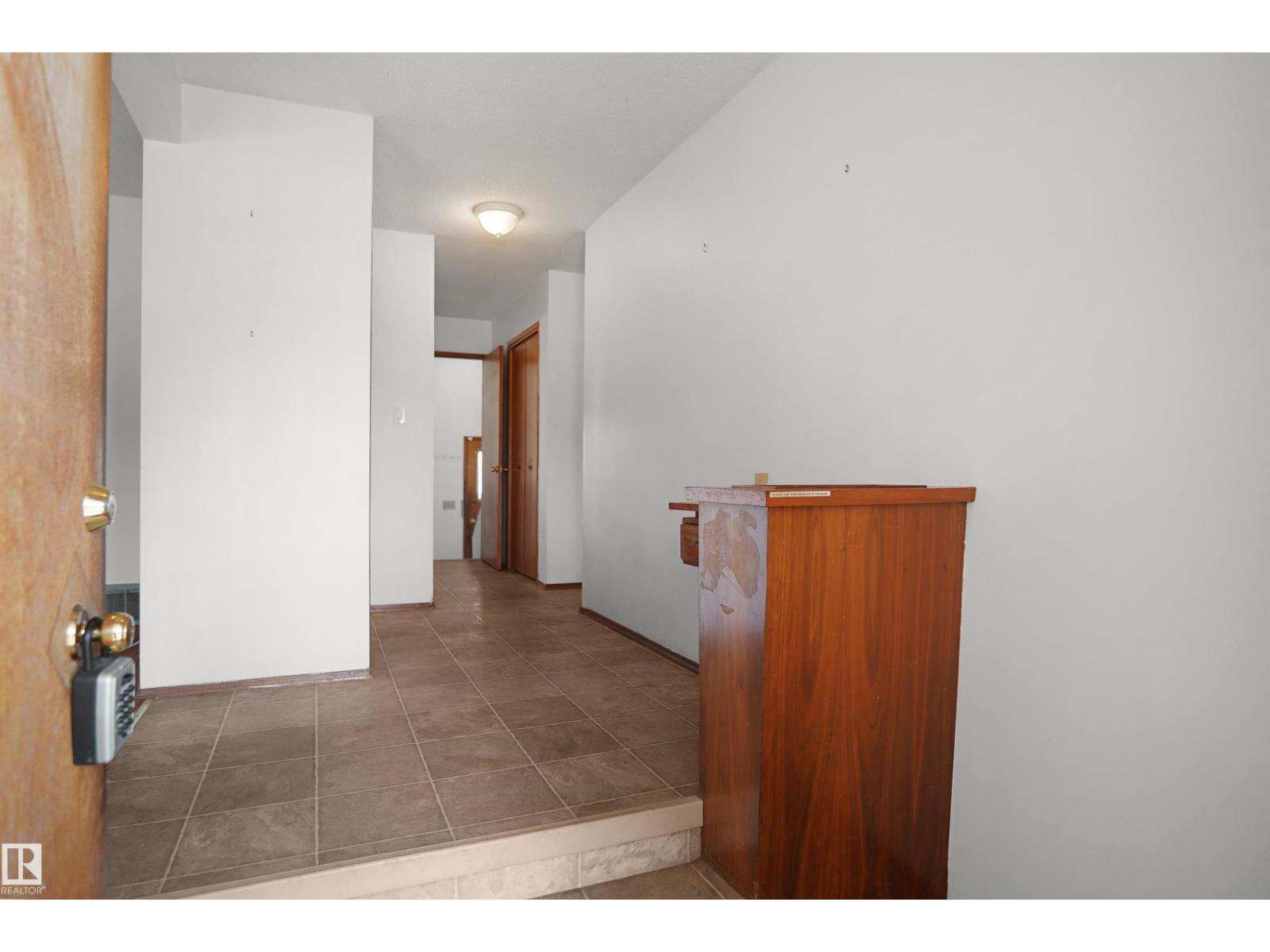 7804 143 AV NW