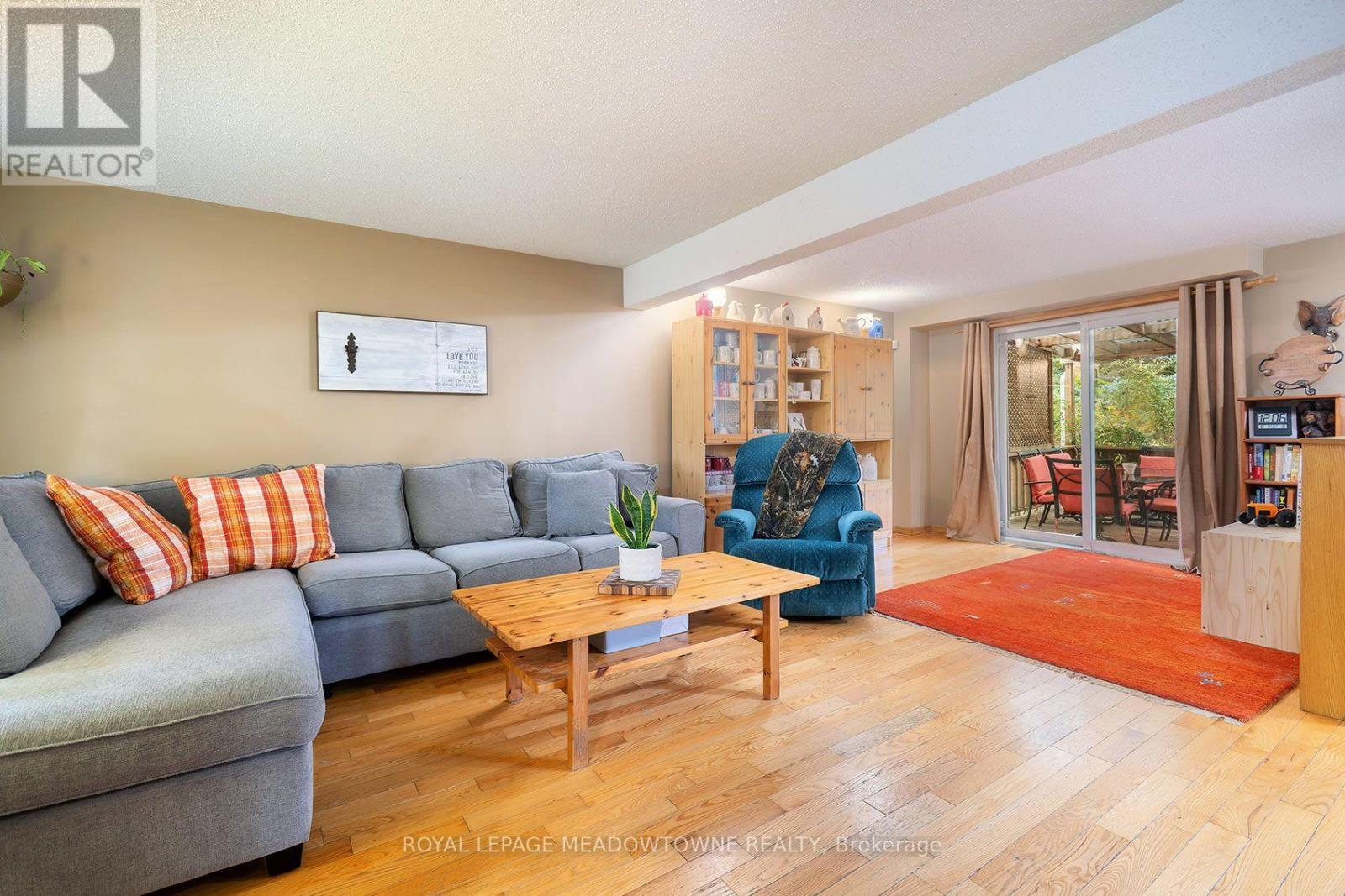 209 ELMIRA ROAD S