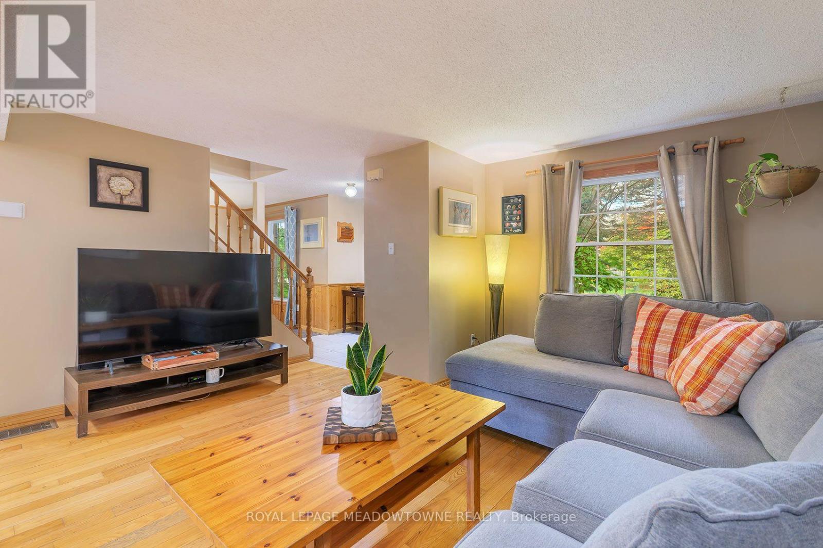 209 ELMIRA ROAD S