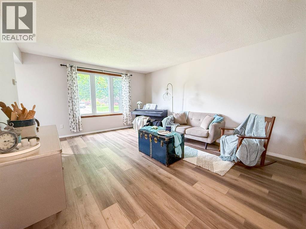 2623 KAYMAR CRESCENT