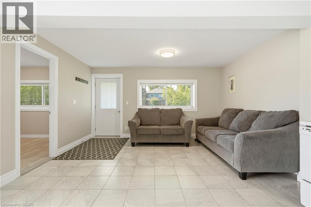 11404 LAKESHORE Road Unit# Lower