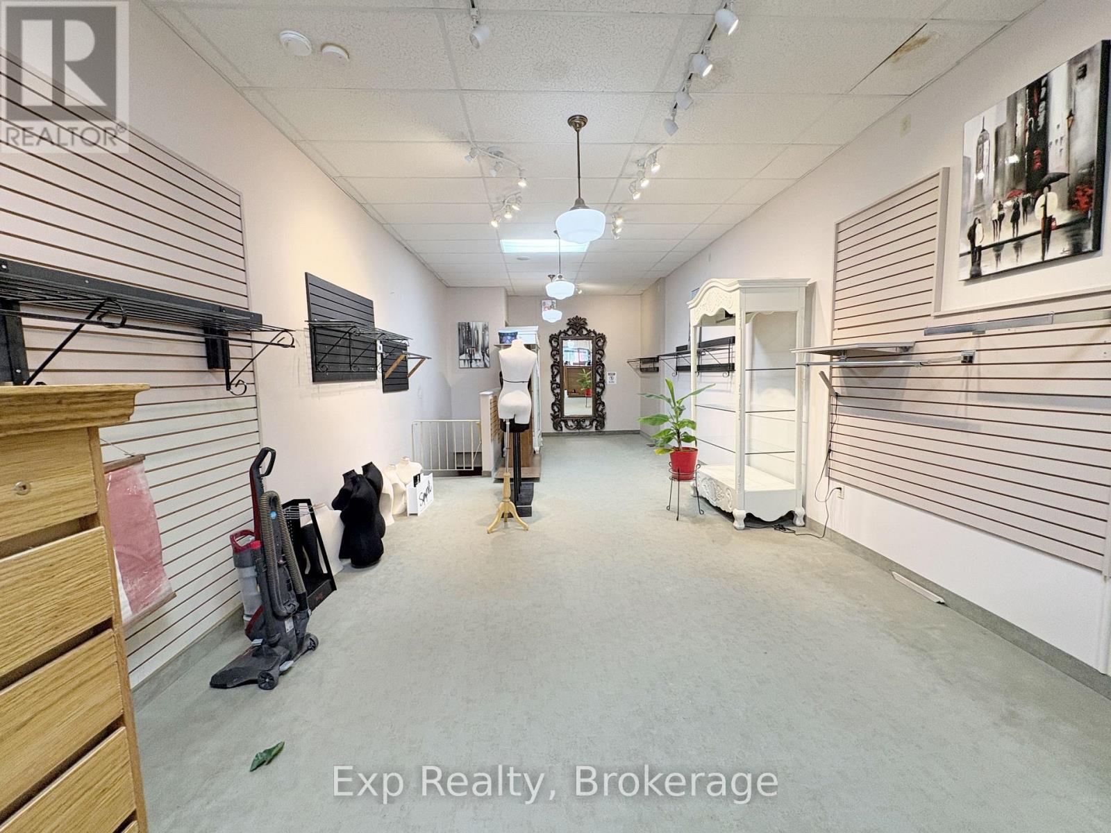 14 DUNDAS STREET E