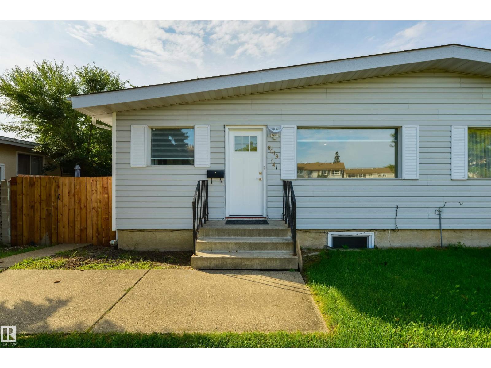 8019 141 AV NW