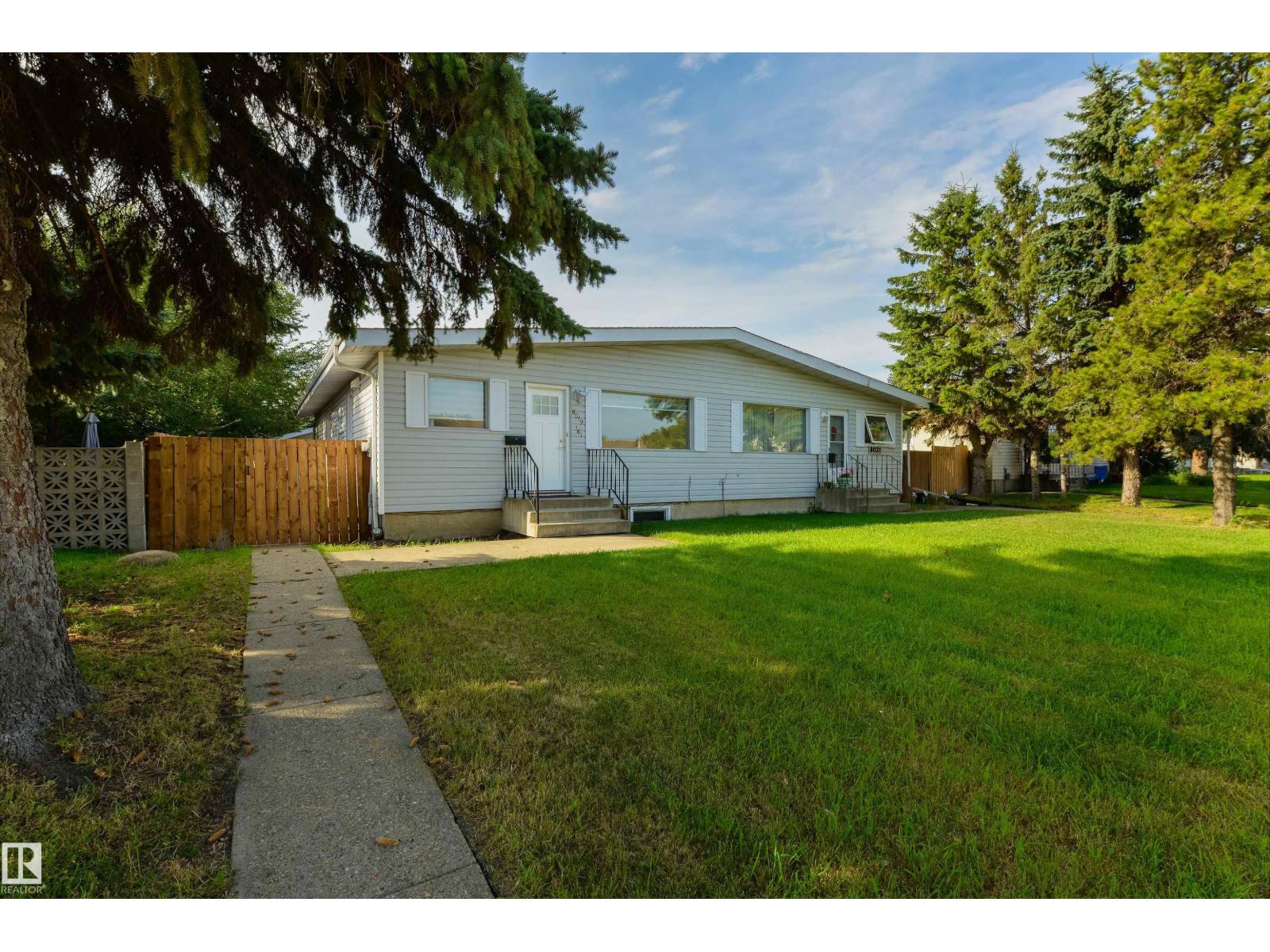 8019 141 AV NW