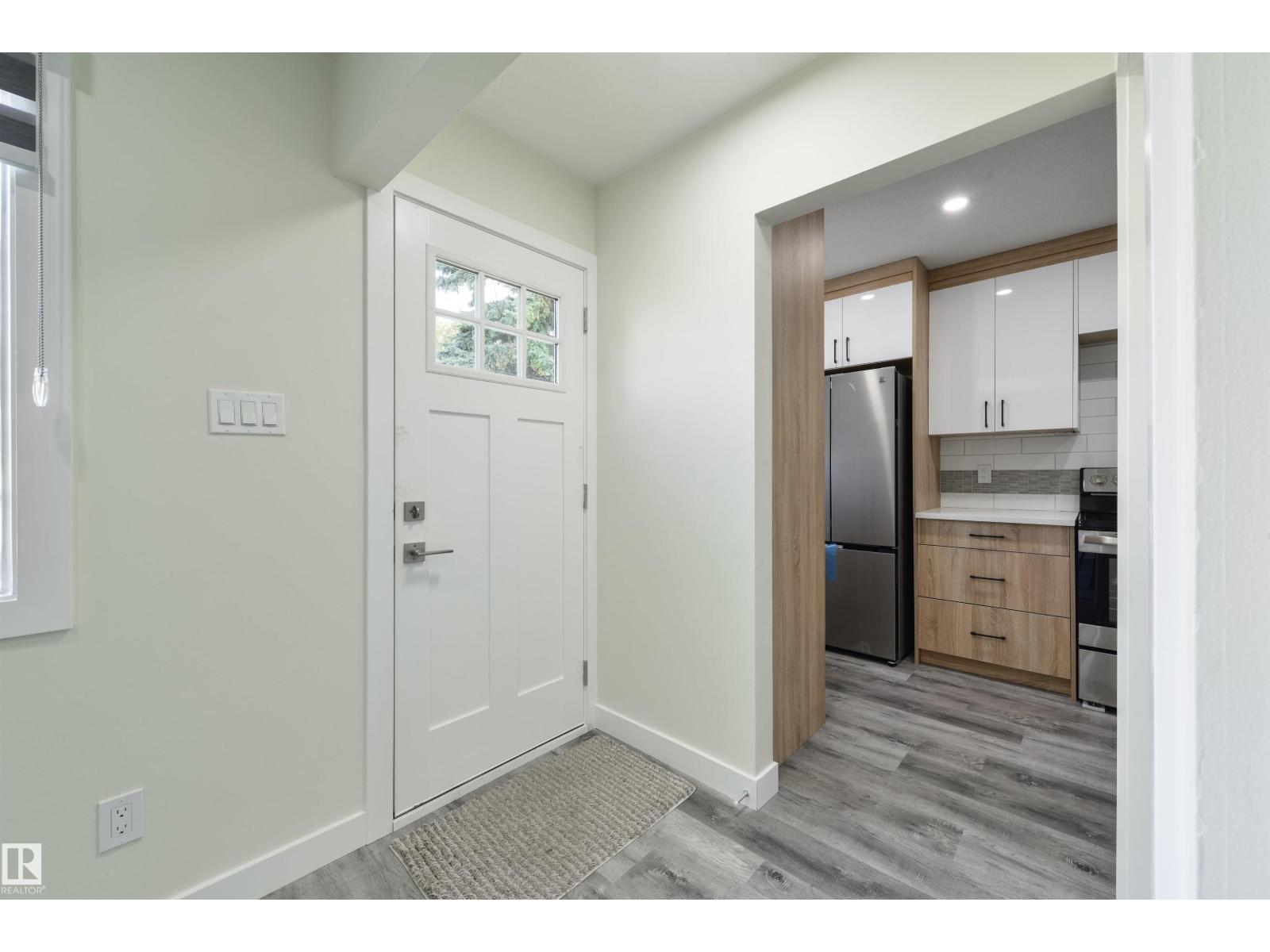 8019 141 AV NW