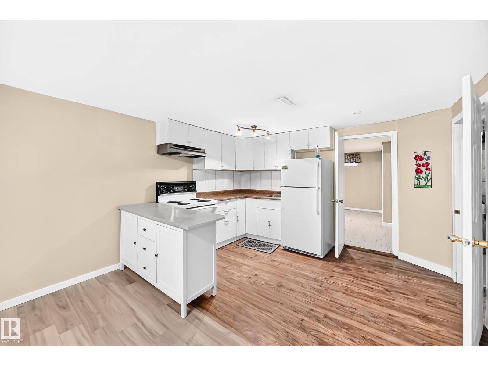 16006 87 AV NW